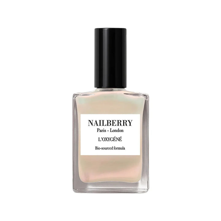Nailberry Inner Glow Nagellack in irisierendem Perlweiß mit semi-transparentem Schimmer-Finish