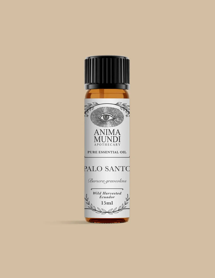Anima Mundi Palo Santo Essential Oil vor farbigem Hintergrund
