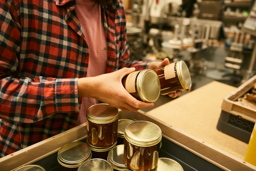 Iris Suede Soy Candle - Handarbeit
