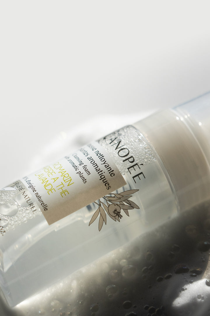 La Canopée Cleansing Foam With Aromatic Plants Close up