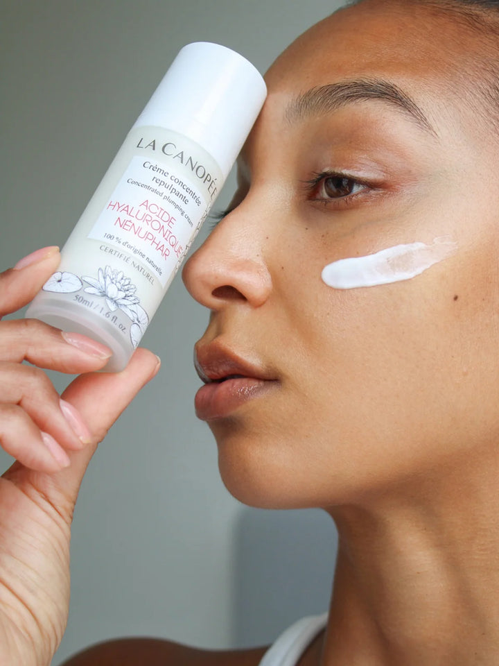 Concentrated Cream With Plumping Agents - Creme auf der Haut
