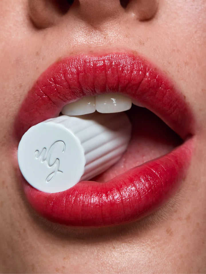 Und Gretel Tagarot The Red 16 - Nahaufnahme geschminkte Lippen