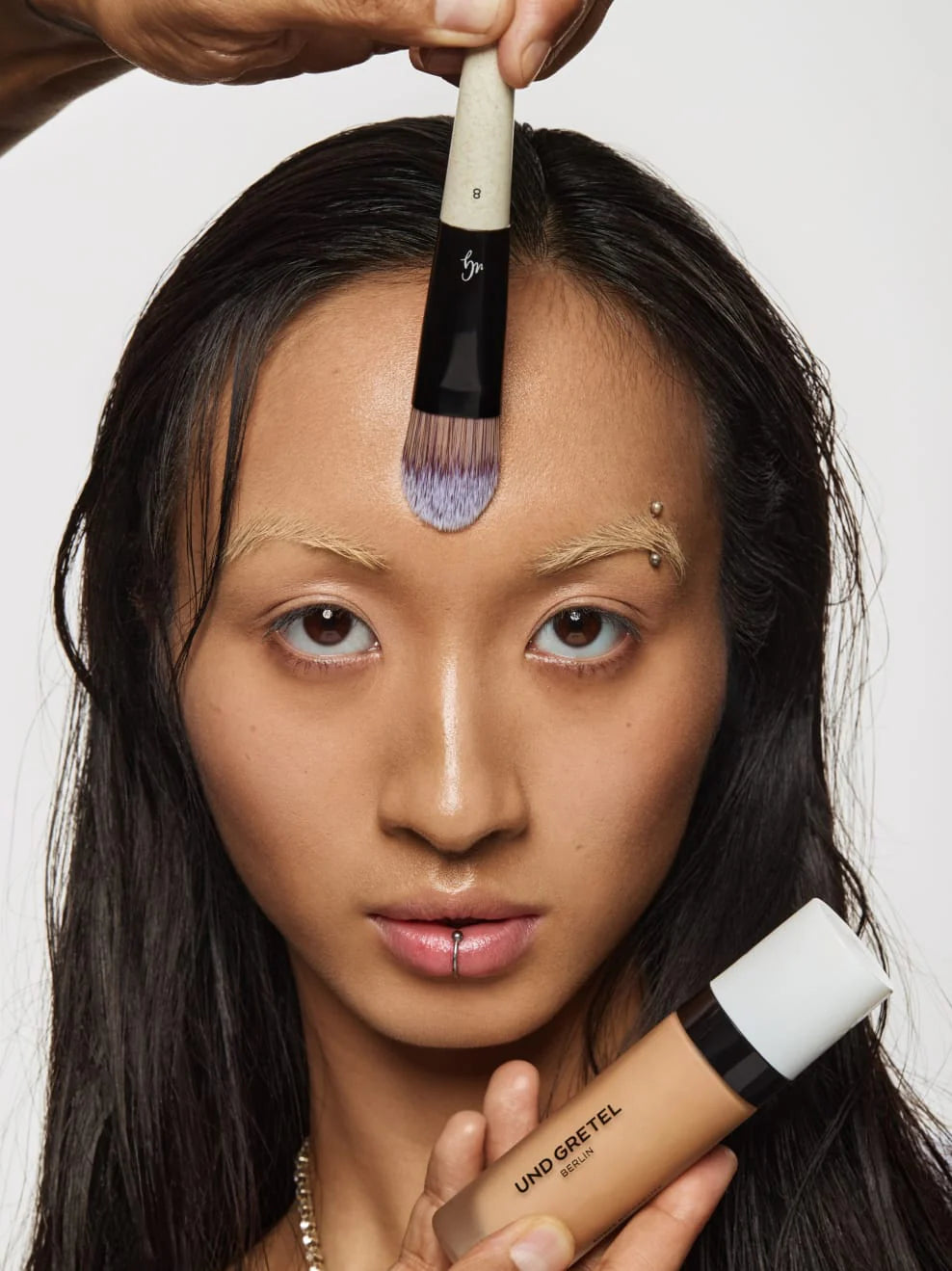 Eben Liquid Serum Foundation 30 ml 4.0 Light Medium - ebenmäßige Haut