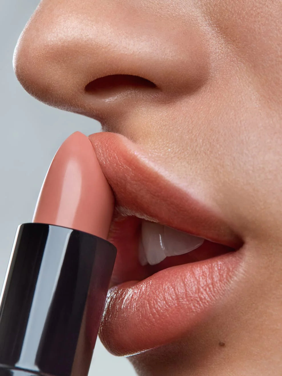 Und Gretel Tagarot geschminkte Lippen - Apricot 02
