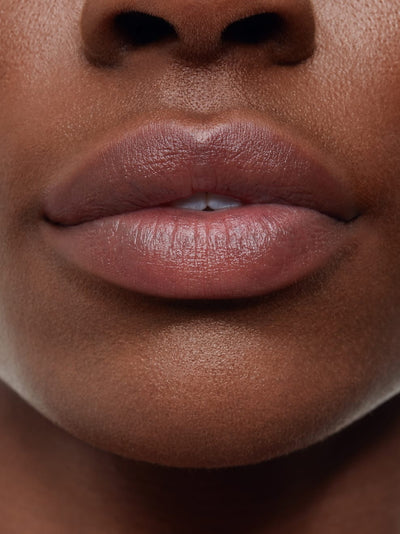 Tagarot Tinted Nourishing Balm Goji Model Lips