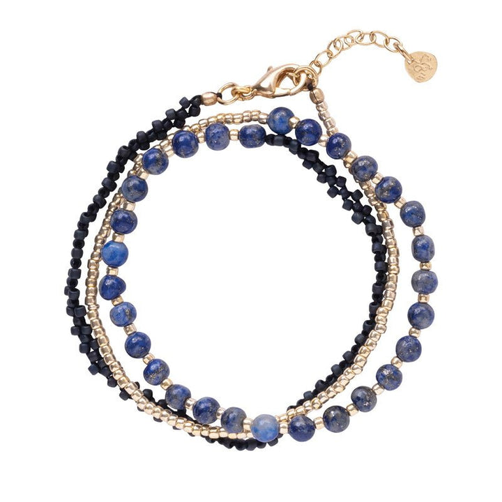 Amada pulsera de lapislázuli de color dorado
