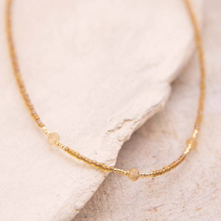 Collar de color dorado con citrinos brillantes Mood