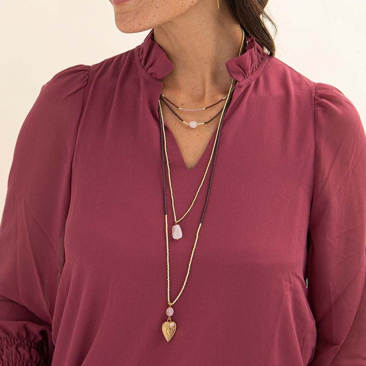 Modelo Collar Devotion Cuarzo Rosa Color Oro