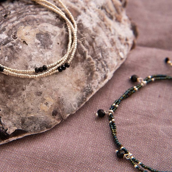 Pulsera Honor de Onix Negro Color Plata Mood