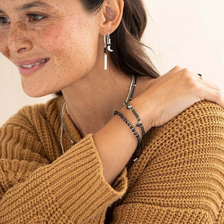 Modelo de pulsera Honor color plata ónix negro
