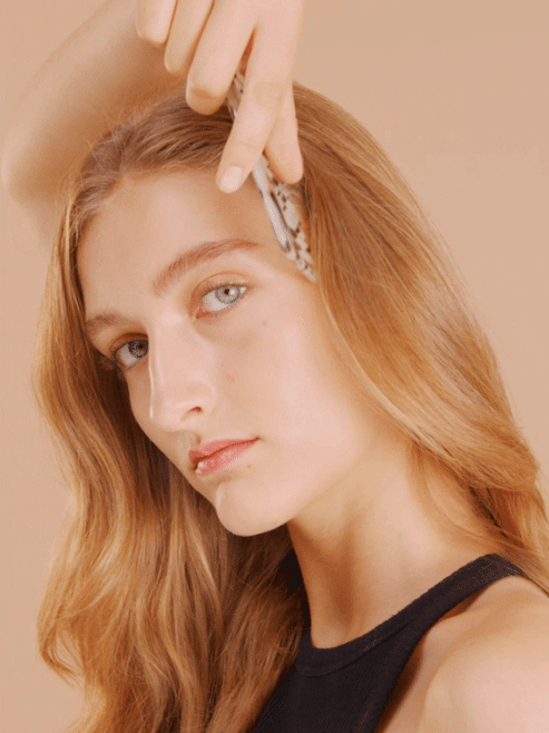Kangi 31 detangling comb GIF