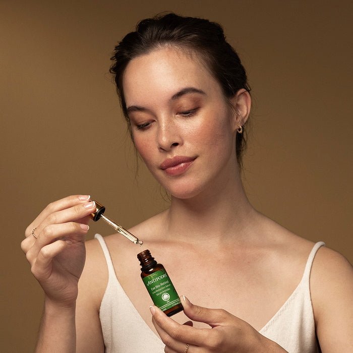 Eve Bio-Retinol Line Reduction Serum Model
