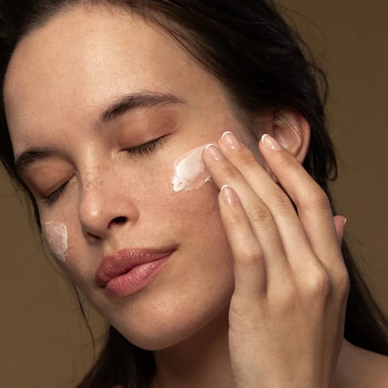 Antipodes Harmony Hyaluronic Manuka Honey Night Cream - Model