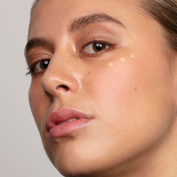 Antipodes Kiwi Seed Gold Luminous Eye Cream - cream drops on skin