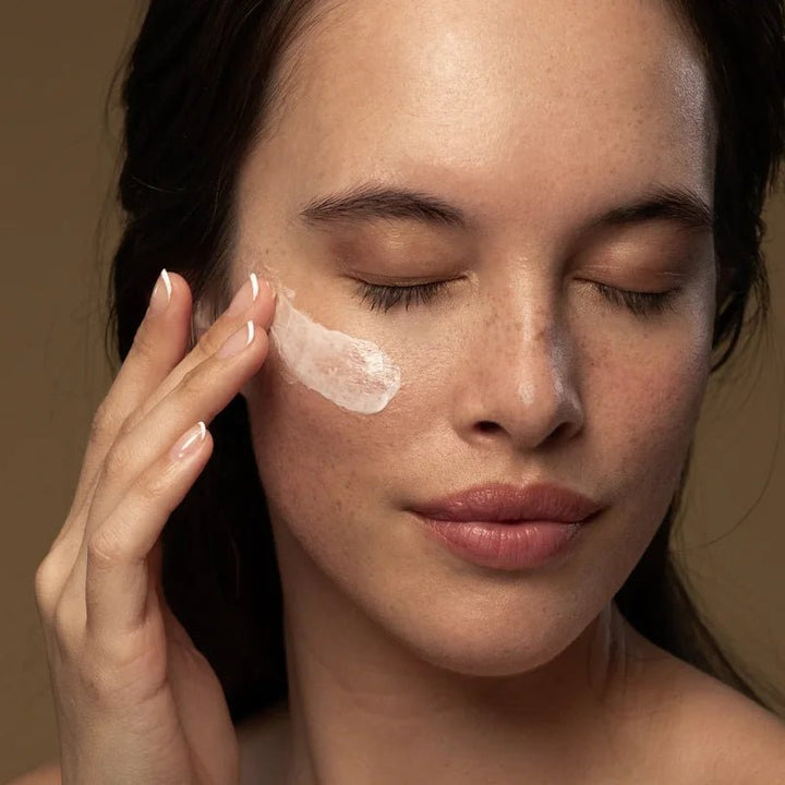 Vanilla Pod Hydrating Day Cream on Skin
