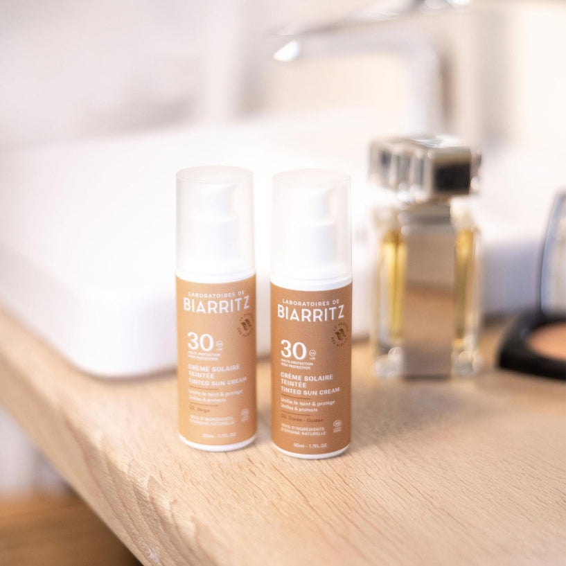 Getönte Sonnencreme LSF 30 50 ml - auf dem Badezimmertisch