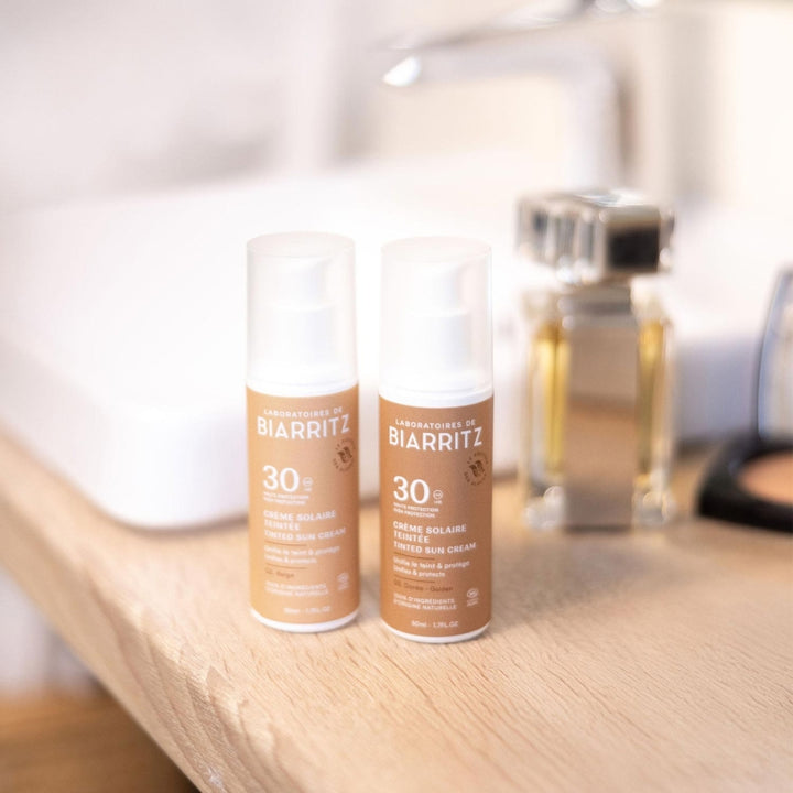 Getönte Sonnencreme LSF 30 50 ml - auf dem Badezimmertisch