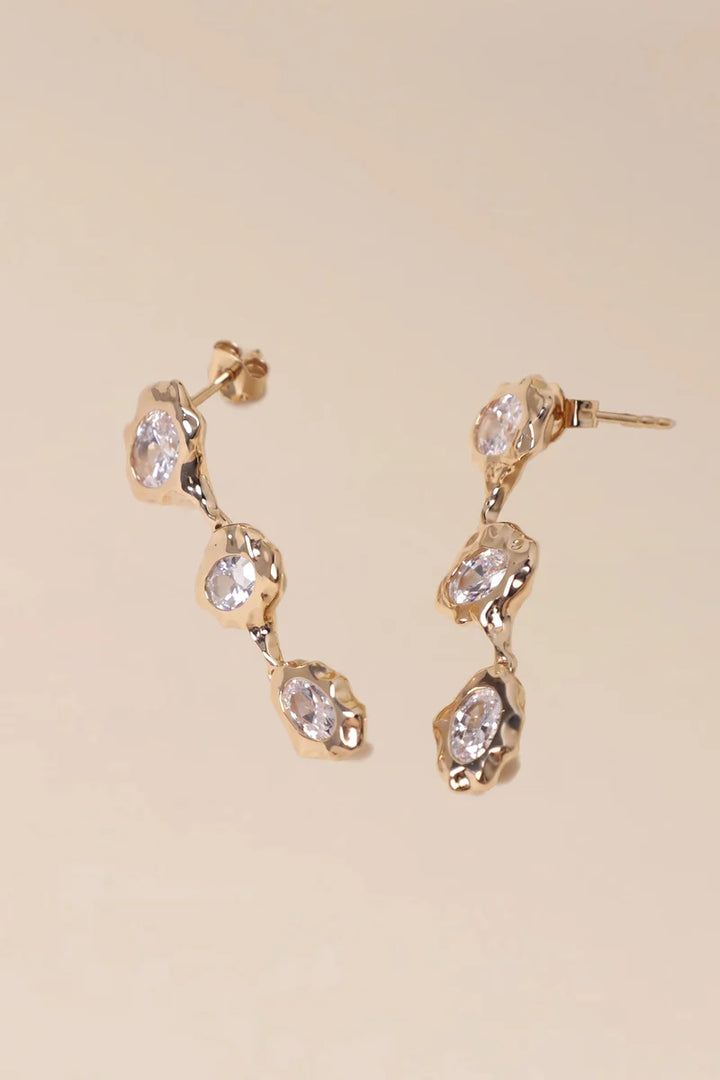 Elara Earrings von Waekura - seitliche Ansicht
