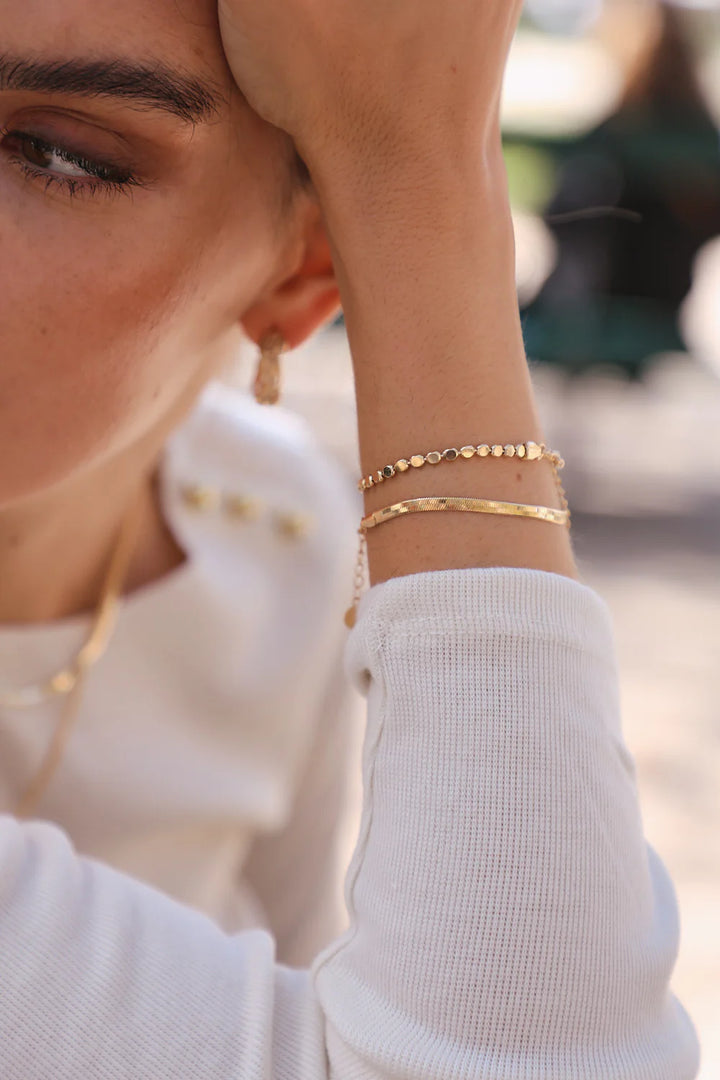 Léon Bracelet von Waekura - am Handgelenk