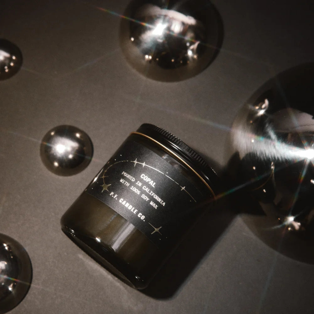 Copal Celestial Candle von P.F. Candle Co. - himmlisches Leuchten
