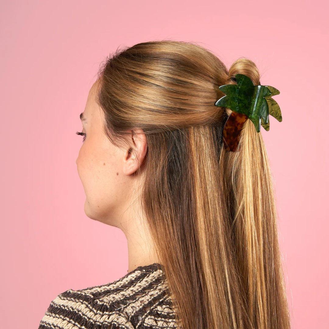 Palm Tree Hair Claw von Coucou Suzette - getragen im Half-Up