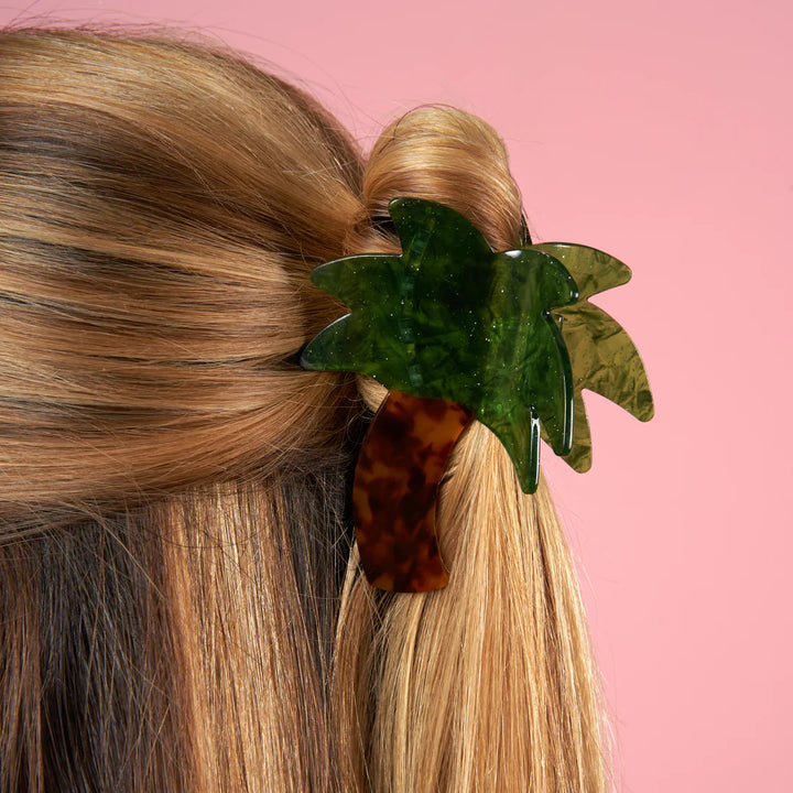 Palm Tree Hair Claw von Coucou Suzette - getragen
