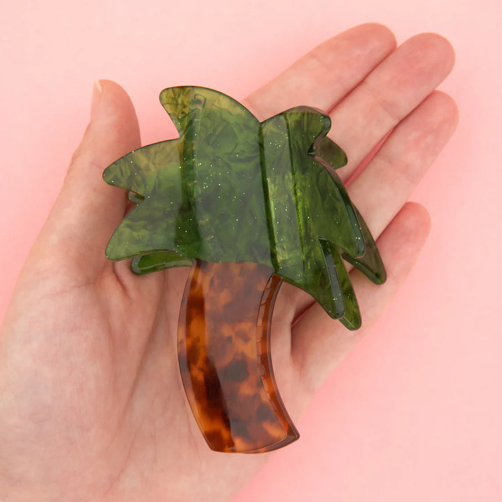 Palm Tree Hair Claw von Coucou Suzette - auf Handfläche