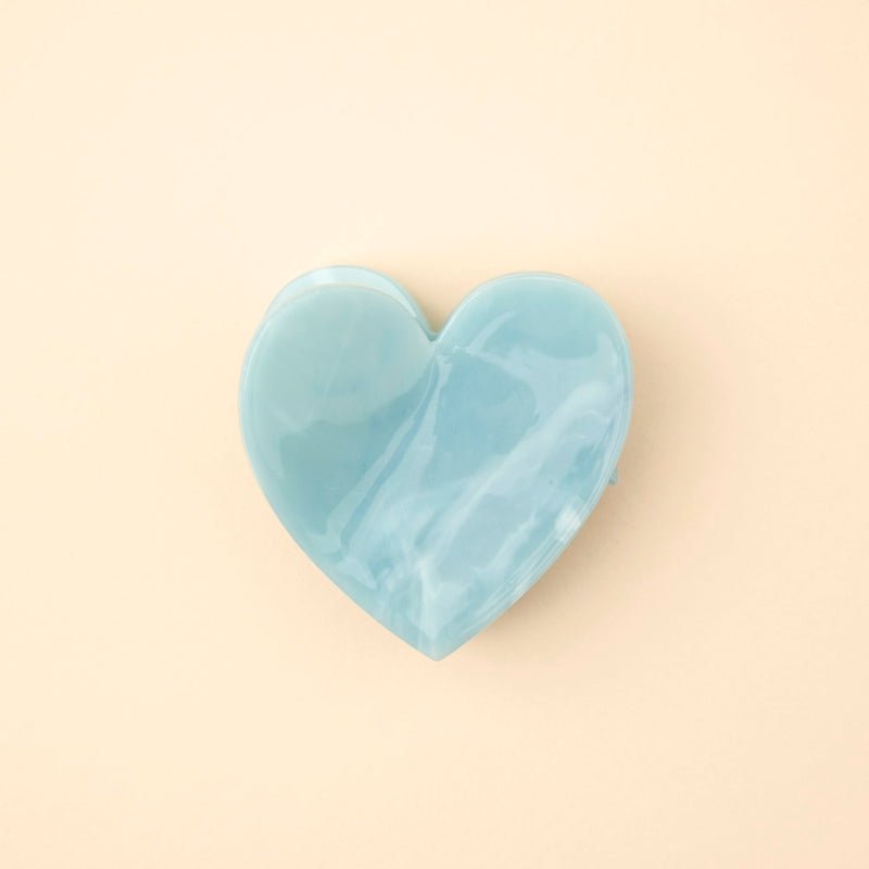 Coucou Suzette Blue Heart Hair Claw - foto del prodotto sfondo beige