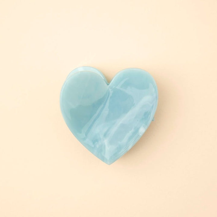 Coucou Suzette Blue Heart Hair Claw - foto del prodotto sfondo beige