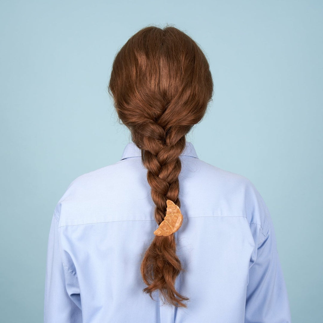 Coucou Suzette Croissant Hair Claw - Model Flechtzopf