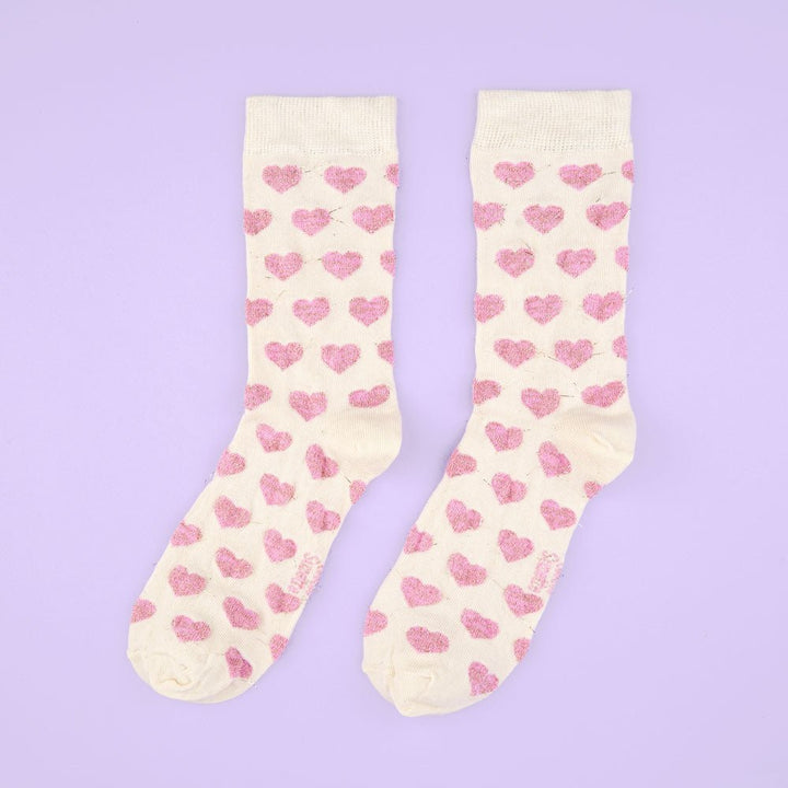 Coucou Suzette Pink Heart Socks - Produktfoto lila Hintergrund