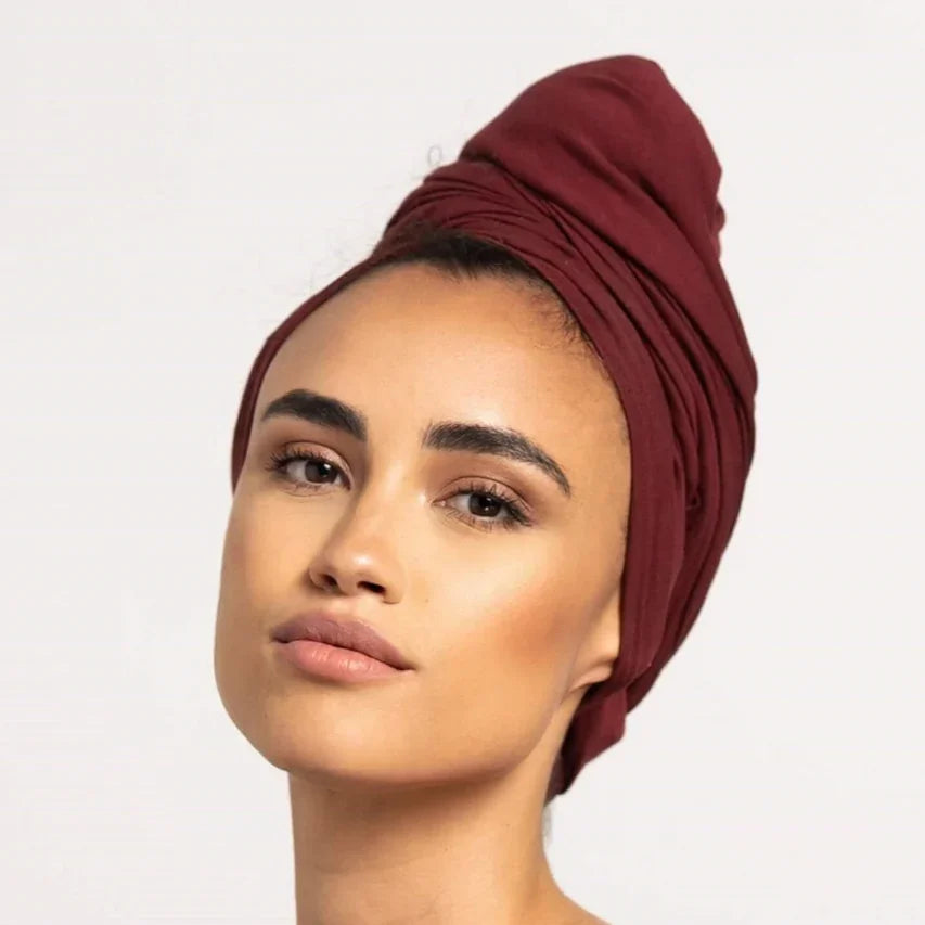 Bordeauxfarbenes Bambus Haar Handtuch von Curly'N'Covered für lockiges Haar
