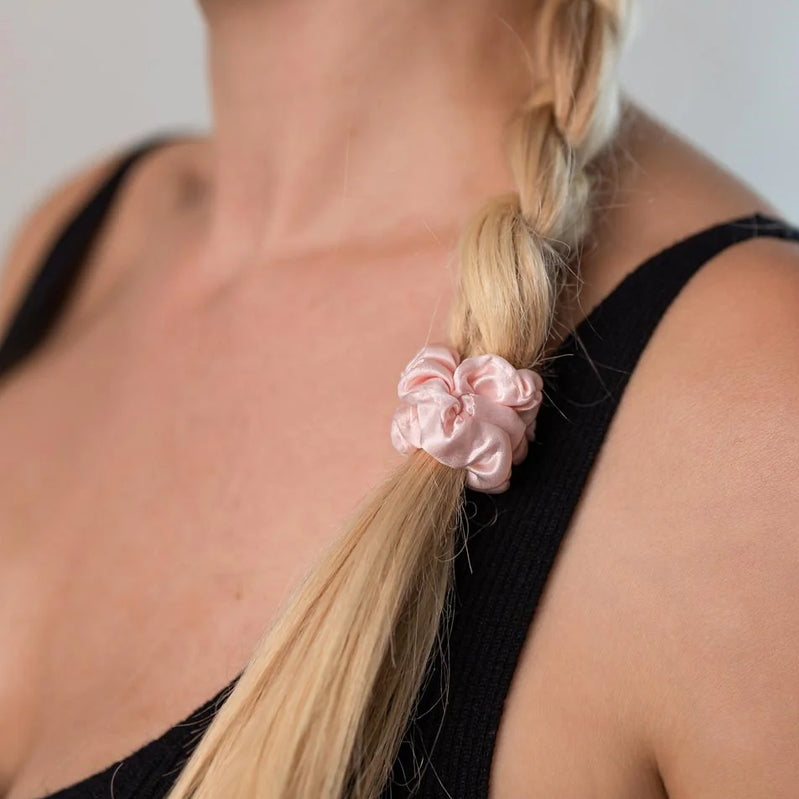 Bundle Mini Scrunchies Silk Pink Close up