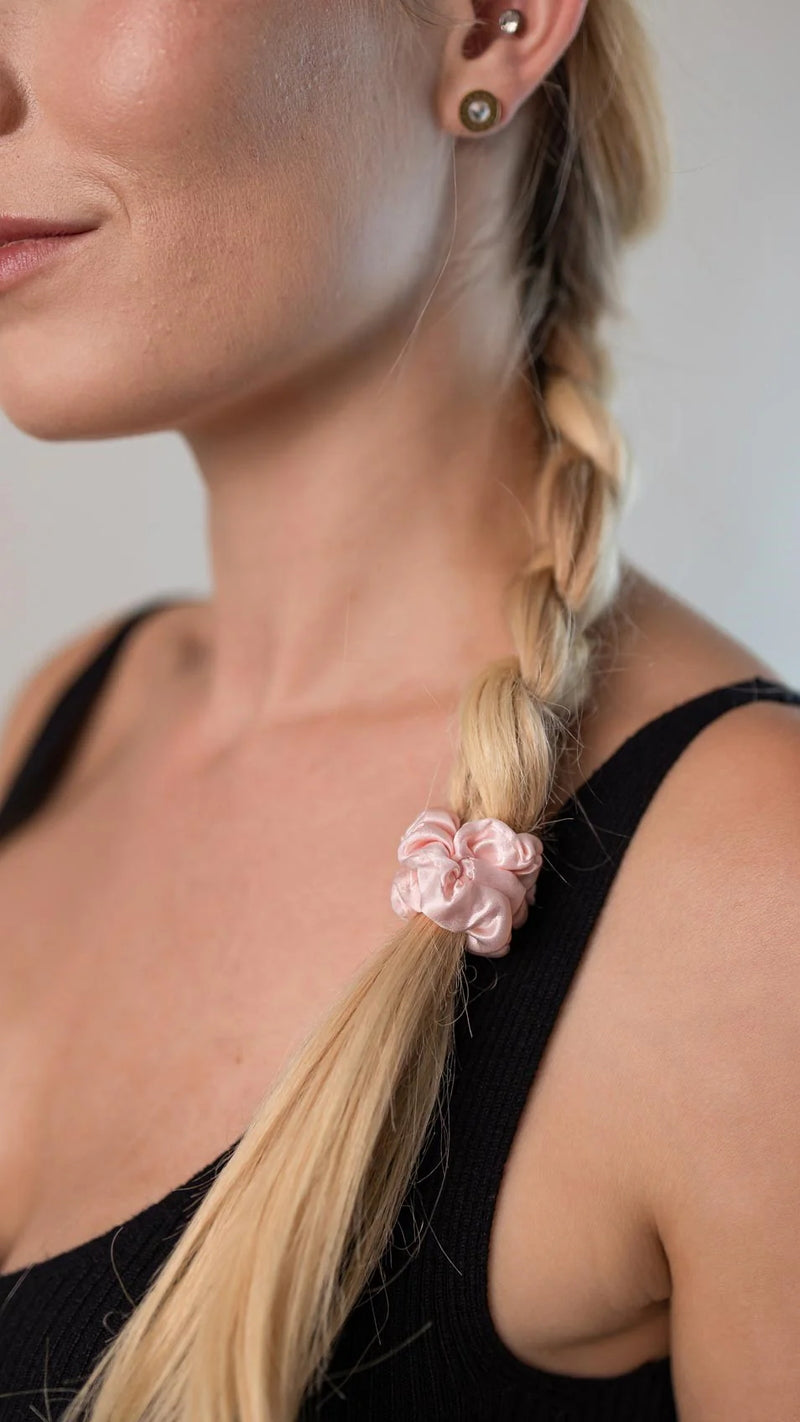 Bundle Mini Scrunchies Silk Pink Model 2