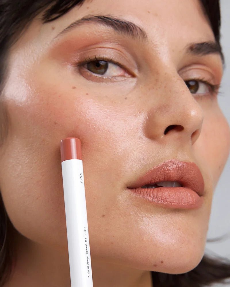 Coco Crayon Aura on lips 2