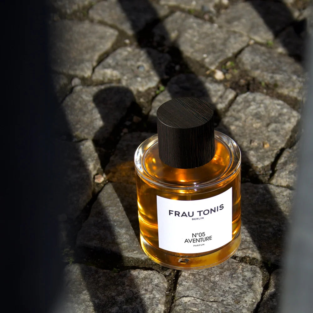 No 05 Aventure Intense - Still Life on street