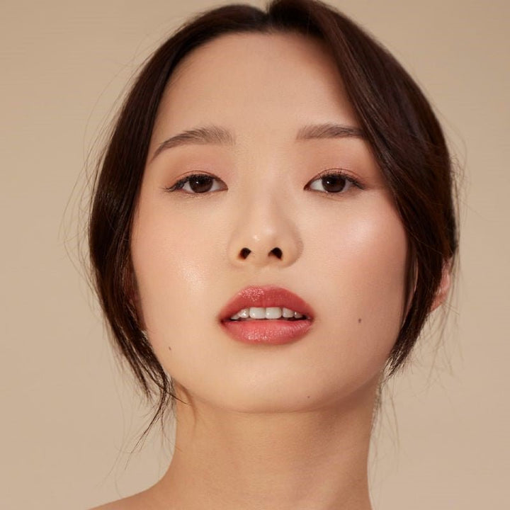 Hénne Organics Tinte Labial de Lujo Desire Modelo 4