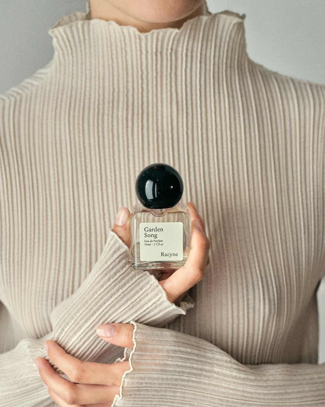 Racyne Garden Song Eau de Parfum - stilvoll mit Model