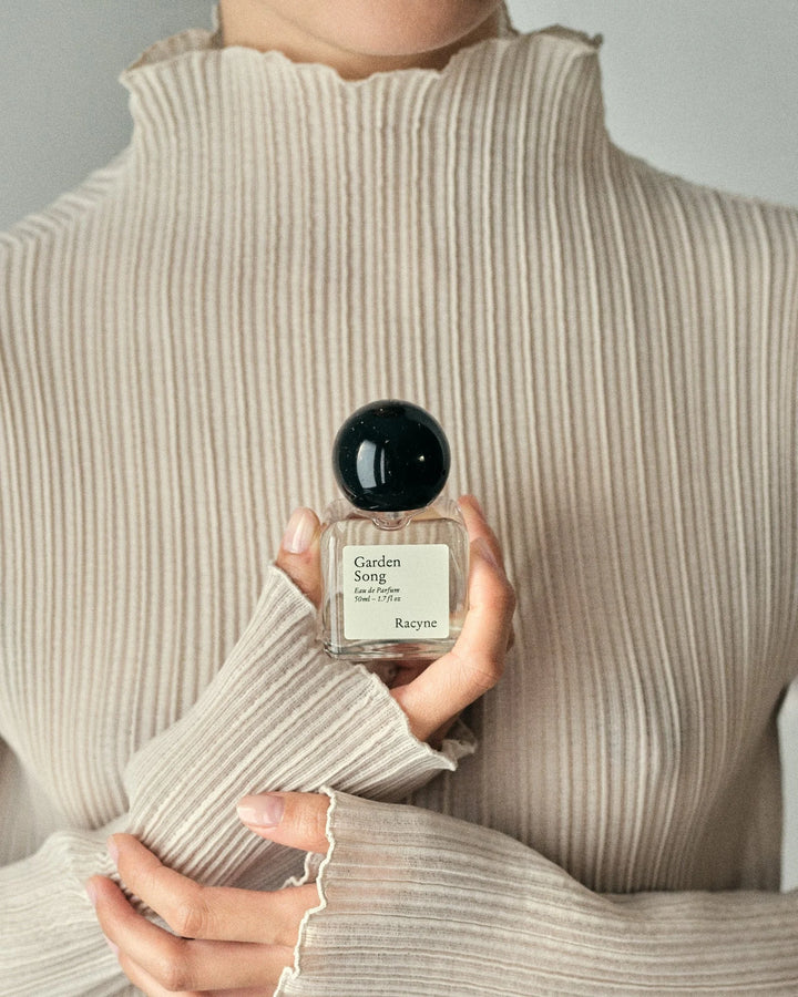 Racyne Garden Song Eau de Parfum - stilvoll mit Model