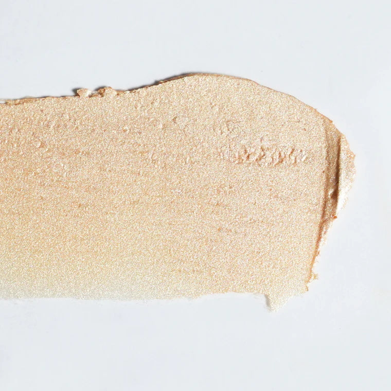 Champagne Dew Highlighter Balm Farbswatch - champagnerfarbener Highlighter für helle bis mittlere Hauttöne