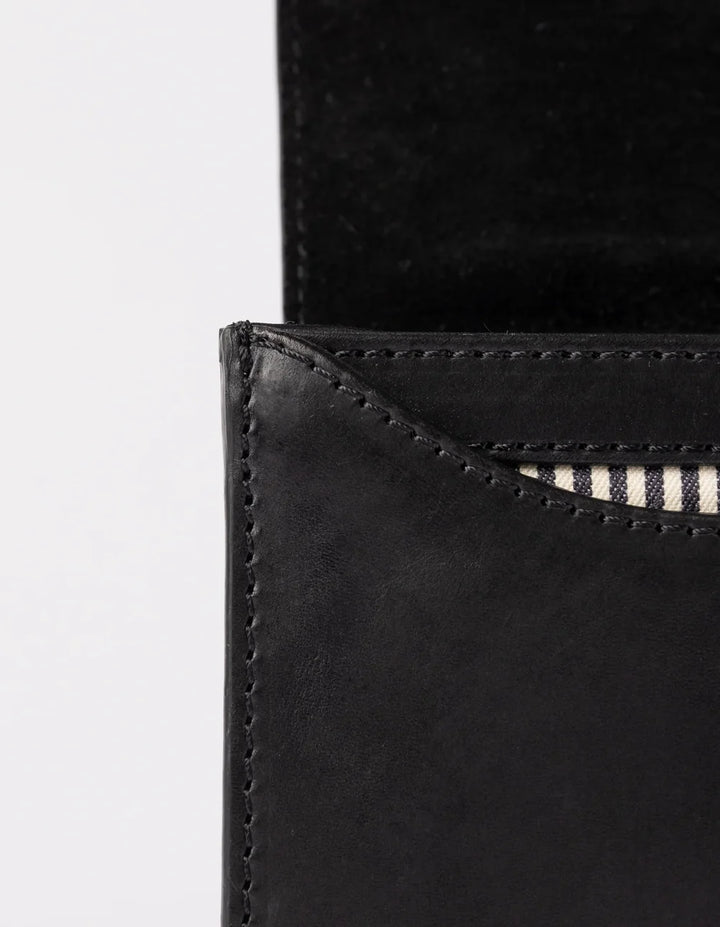 O My Bag Audrey Mini Black – Detail des glatten Classic Leather und der hochwertigen Verarbeitung