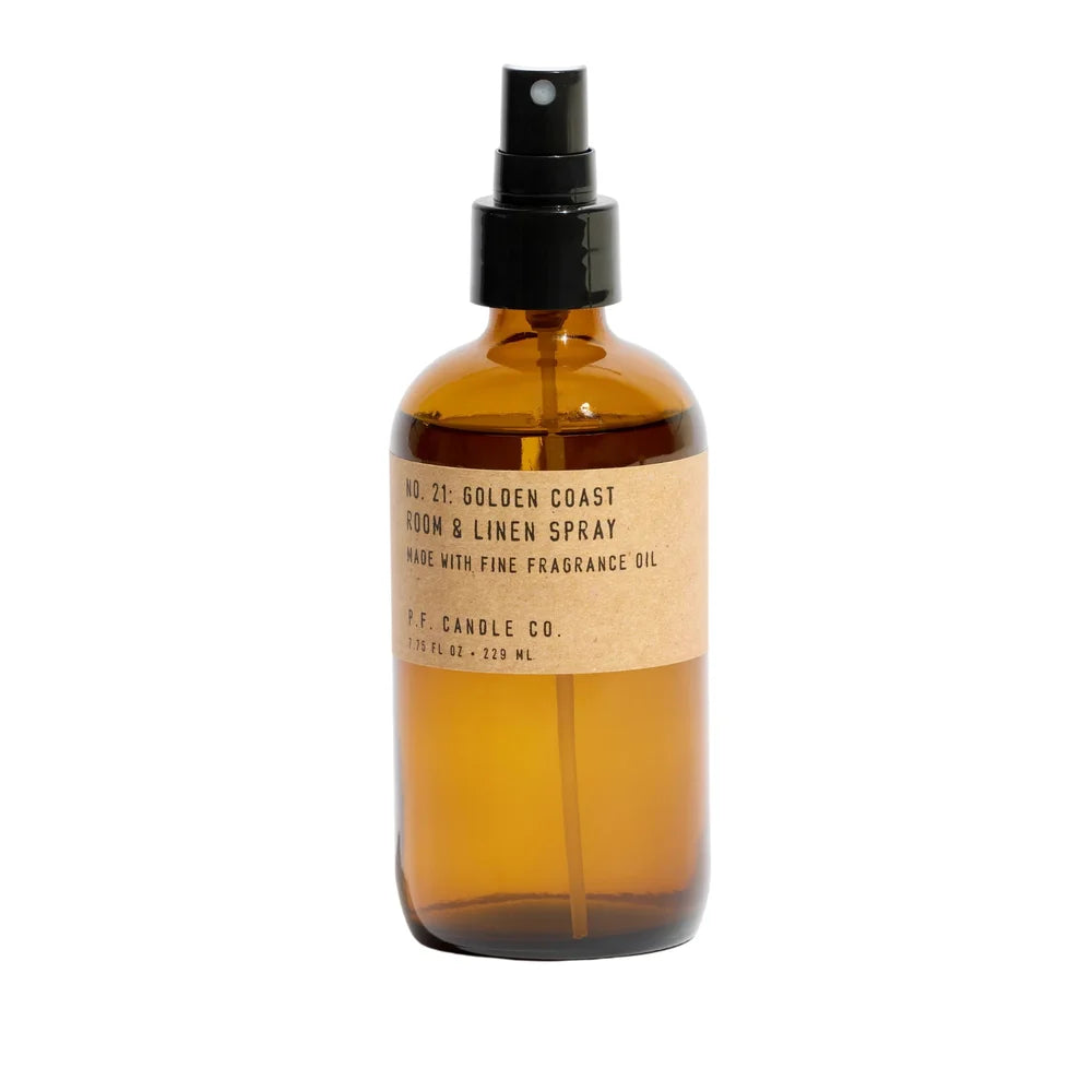 P.F. Candle Co. No. 21 Golden Coast Room & Linen Spray 230 ml im Bernsteinglas mit Sprühkopf