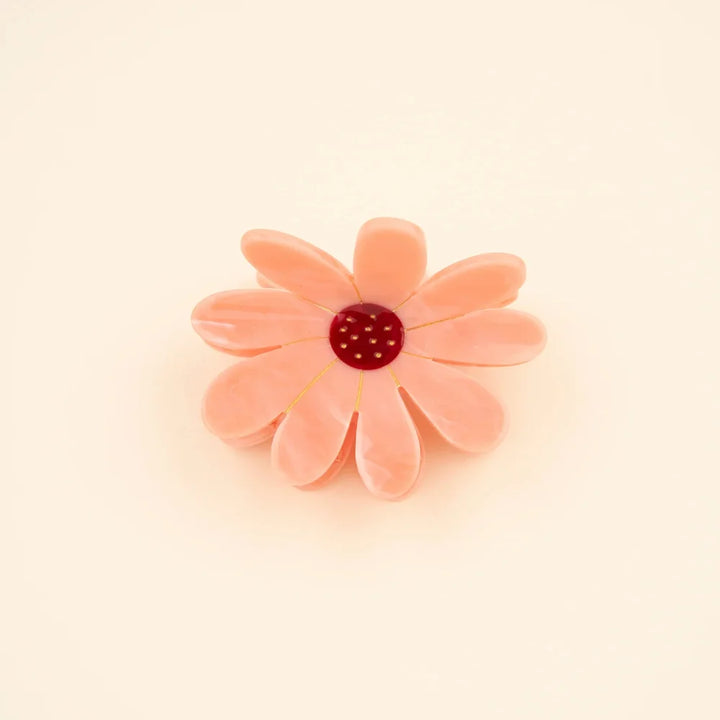 Rosa Flower Hair Claw von Coucou Suzette aus Cellulose-Acetat mit himbeerfarbener Mitte