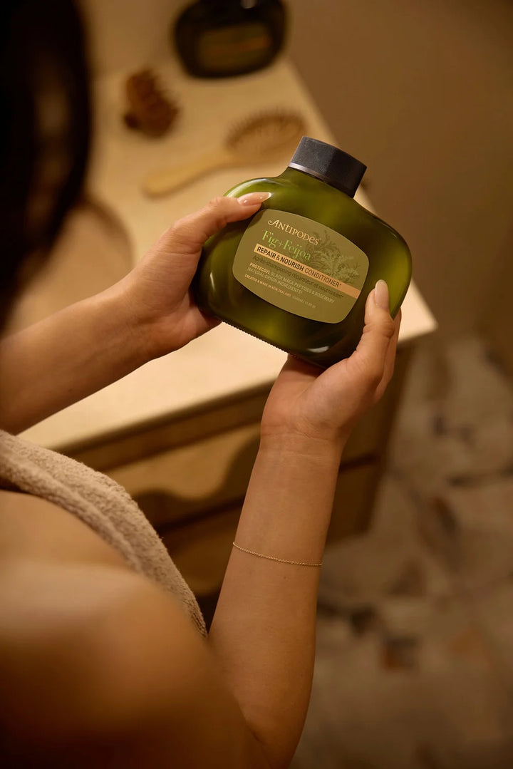 Antipodes Fig + Feijoa Repair & Nourish Conditioner vor der Anwendung
