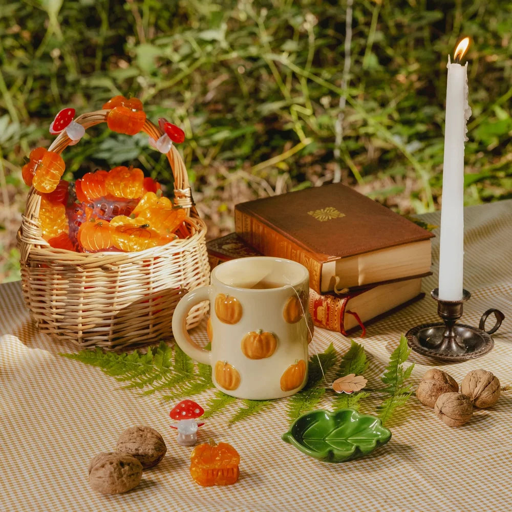 Coucou Suzette Herbstkollektion mit Pilzmotiven in einer verspielten Waldszene