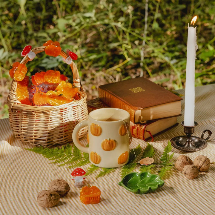 Coucou Suzette Herbstkollektion mit Pilzmotiven in einer verspielten Waldszene