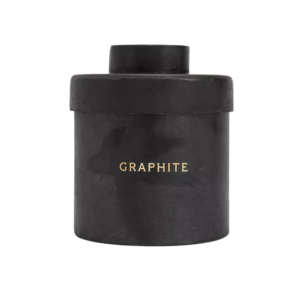 Mad et Len Graphite Duftkerze im schwarzen Eisengefäß