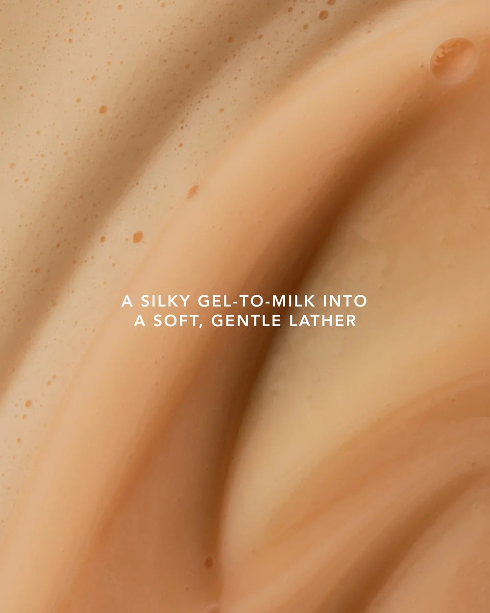 Beigefarbene Produkttextur des RANAVAT Brightening Saffron Cleansers