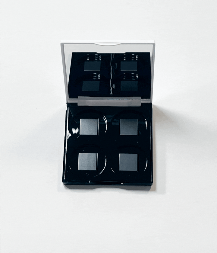 Geöffnete leere UND GRETEL Refill-Palette zum Nachfüllen der Face Palette