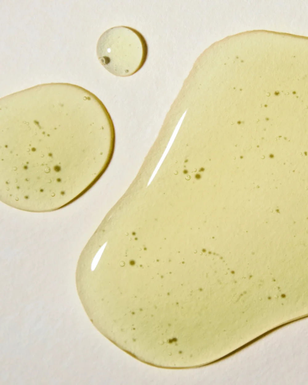 Gelartige Textur des Rahua Voluminous Shampoo